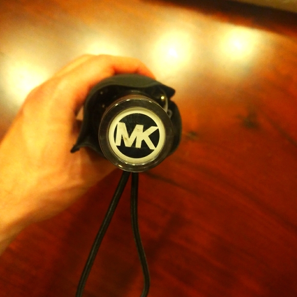 Michael Kors Extendable Umbrella - Picture 2 of 4